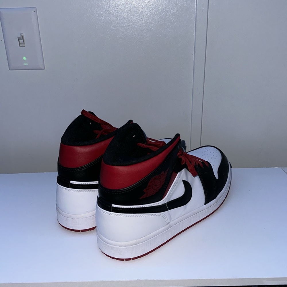 Jordan 1 Mid - Picture 8 of 9